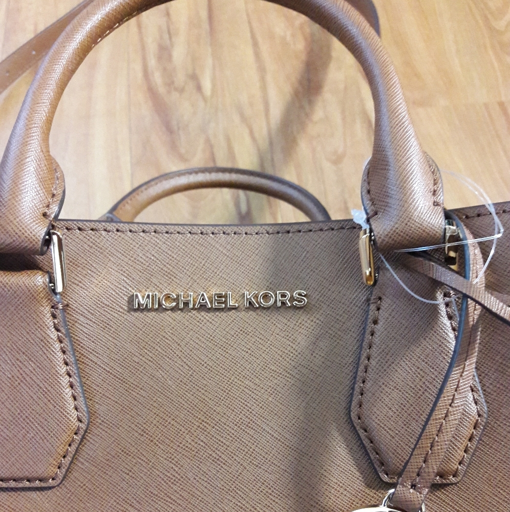 Michael Kors Camille Brown Leather Sarchel - Picture 4 of 16